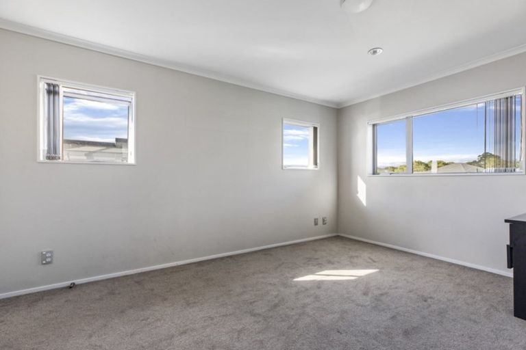 Photo of property in 8 Sauvignon Avenue, Ranui, Auckland, 0612