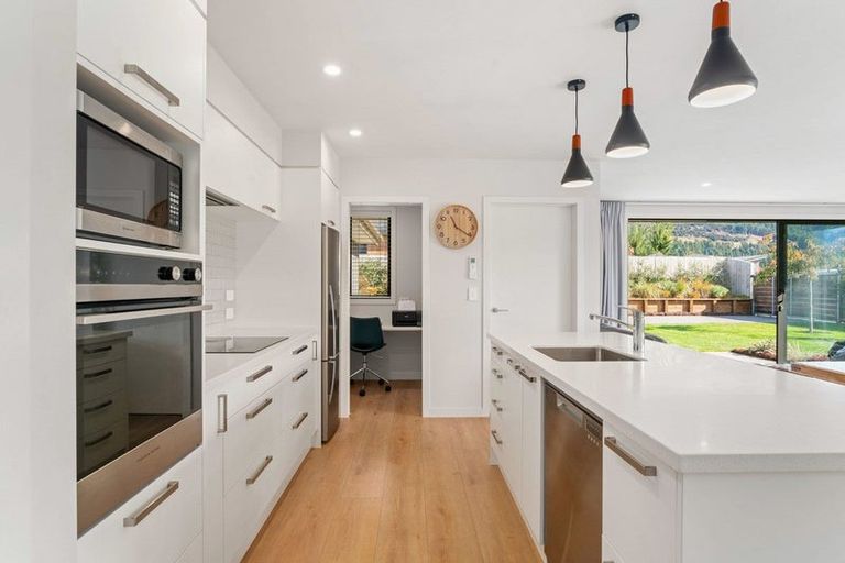 Photo of property in 15 Pennycook Place, Lake Hawea, Wanaka, 9382