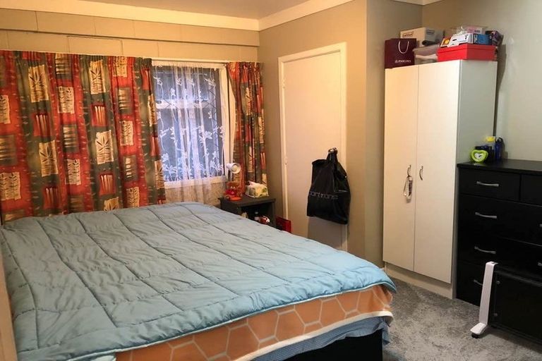 Photo of property in 27a Royal Road, Massey, Auckland, 0614