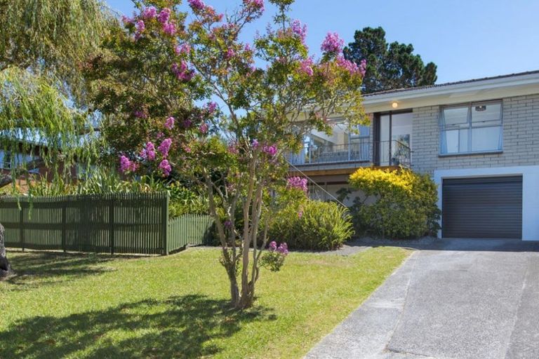 Photo of property in 2/45 Knightsbridge Drive, Forrest Hill, Auckland, 0620