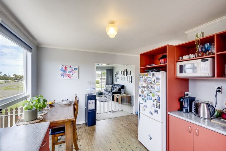 Photo of property in 32 Skerrett Crescent, Tamatea, Napier, 4112