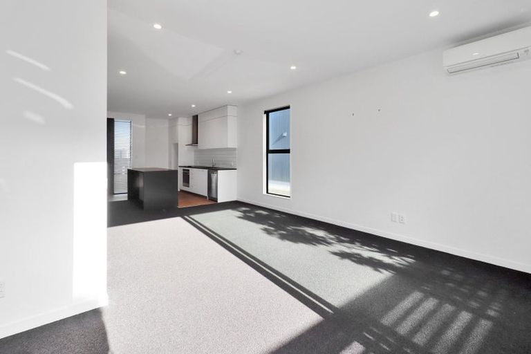 Photo of property in 2/20 Trent Street, Island Bay, Wellington, 6023