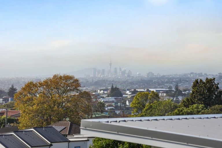 Photo of property in 85 Glengarry Road, Glen Eden, Auckland, 0602