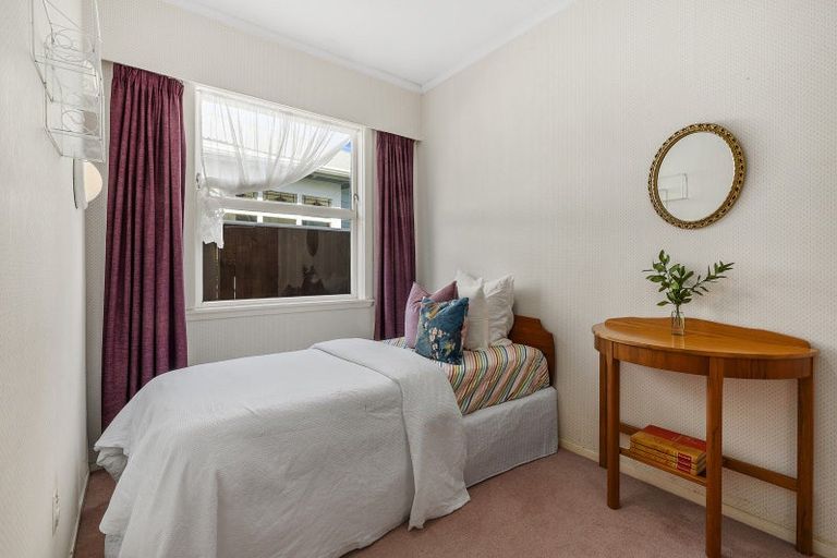 Photo of property in 23 Endeavour Street, Lyall Bay, Wellington, 6022