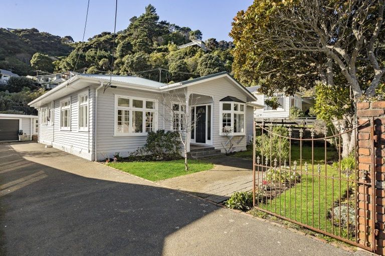 Photo of property in 3 Totara Street, Eastbourne, Lower Hutt, 5013