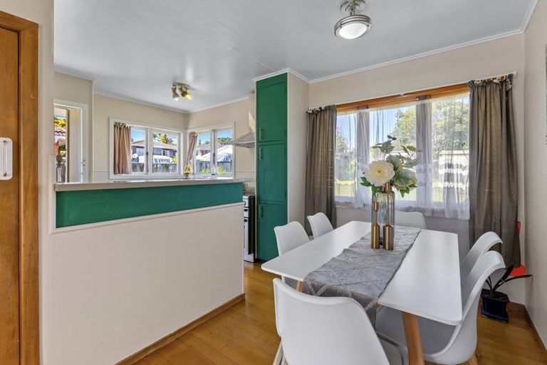 Photo of property in 4 Duncan Avenue, Te Atatu South, Auckland, 0610