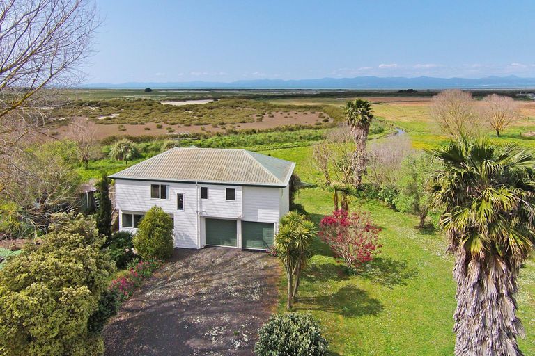 Photo of property in 896a Miranda Road, Pukorokoro / Miranda, Miranda, 2473