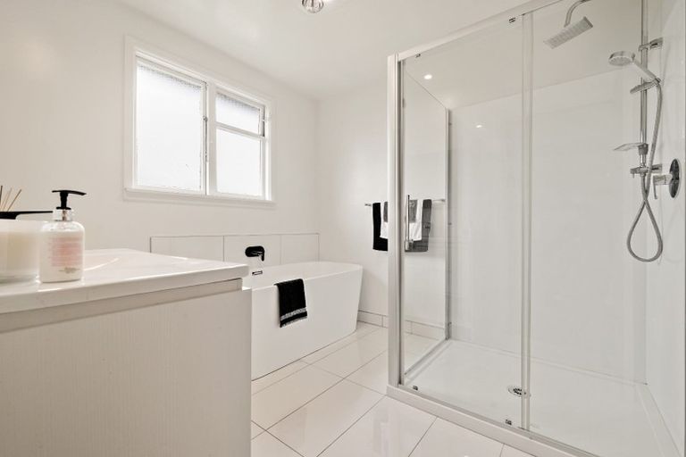 Photo of property in 16 Ilfracombe Place, Burnside, Christchurch, 8053