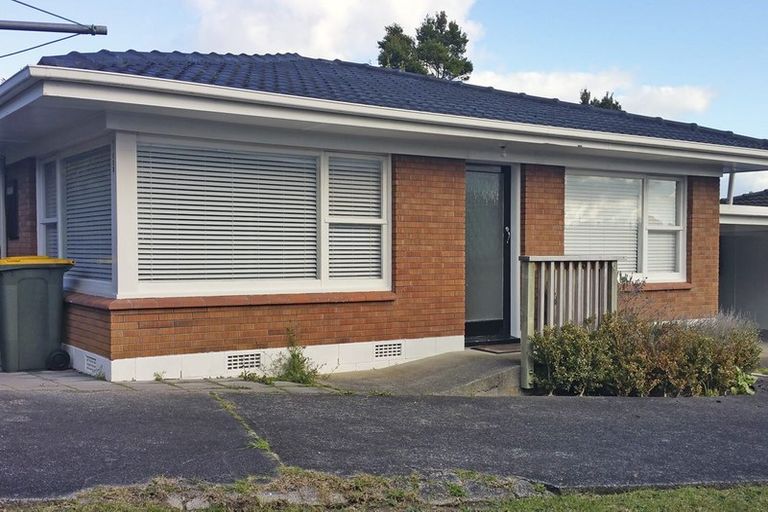 Photo of property in 1/28b Sunnynook Road, Sunnynook, Auckland, 0620