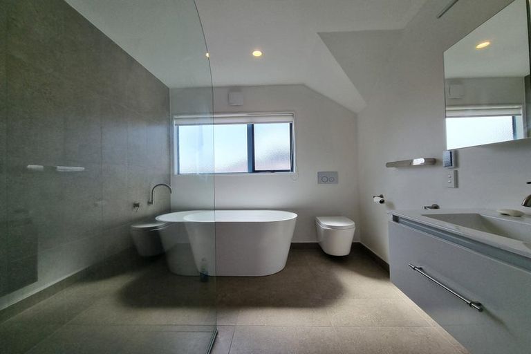 Photo of property in 83b Old Lake Road, Narrow Neck, Auckland, 0624