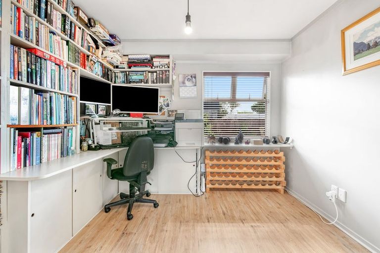 Photo of property in 19a Parakai Avenue, Parakai, 0830