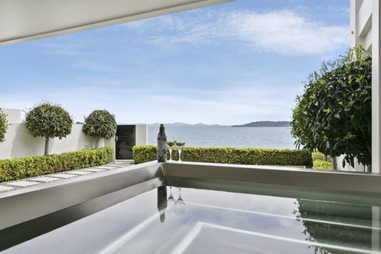 Photo of property in 3/225 Lake Terrace, Waipahihi, Taupo, 3330