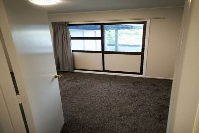 Photo of property in 17 Diana Drive, Glenfield, Auckland, 0627
