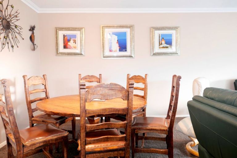 Photo of property in 75 Seaview Road, Paraparaumu Beach, Paraparaumu, 5032