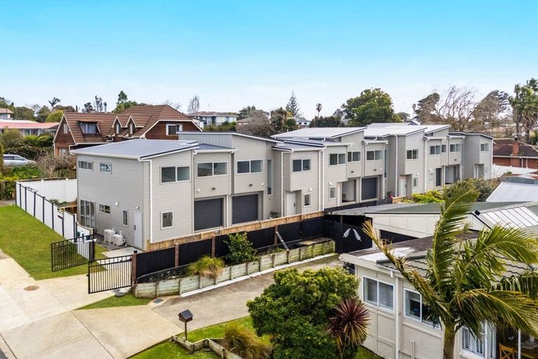 Photo of property in 40d Estuary Road, Weymouth, Auckland, 2103
