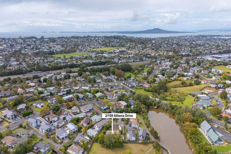 Photo of property in 2/109 Athena Drive, Totara Vale, Auckland, 0629