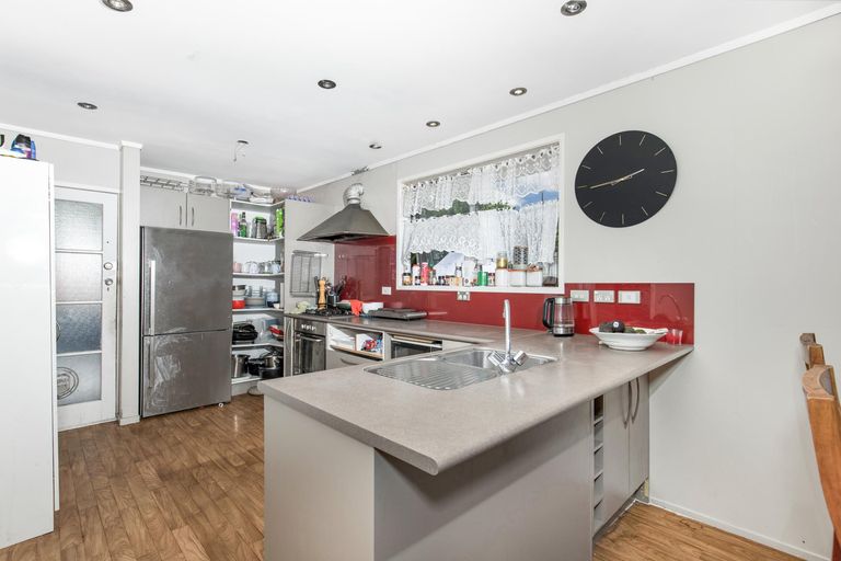 Photo of property in 86 Rosewarne Crescent, Glendene, Auckland, 0602