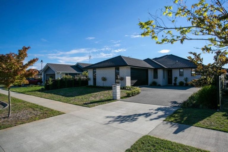 Photo of property in 27 Plescher Crescent, Leamington, Cambridge, 3432