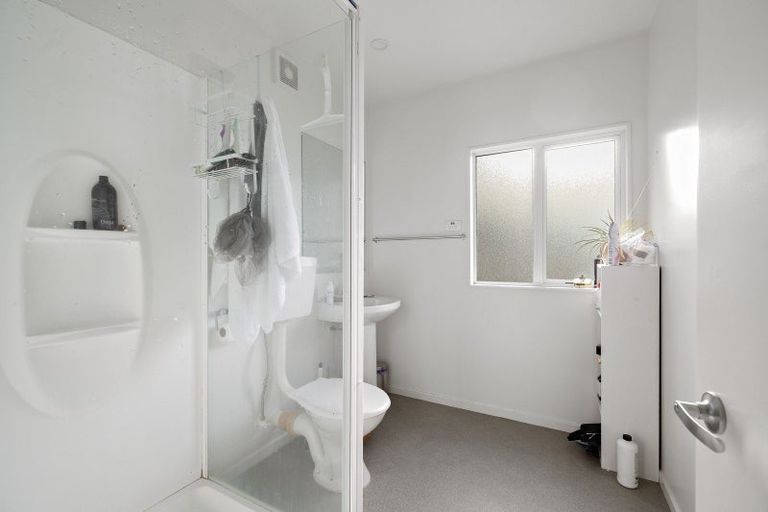 Photo of property in 32 Avalon Crescent, Fernhill, Queenstown, 9300