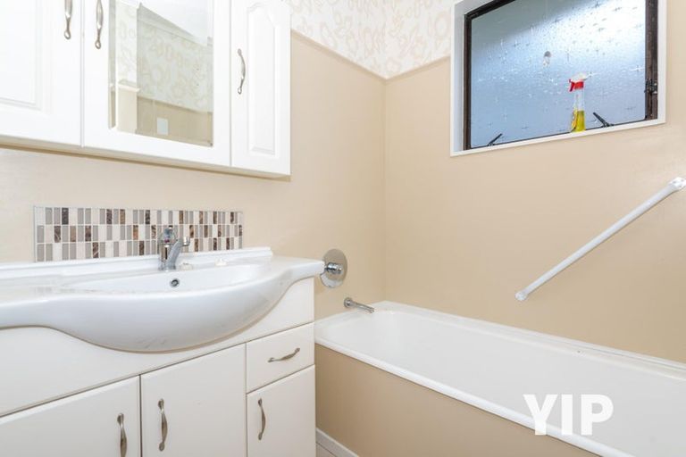 Photo of property in 14 Tortola Crescent, Grenada Village, Wellington, 6037