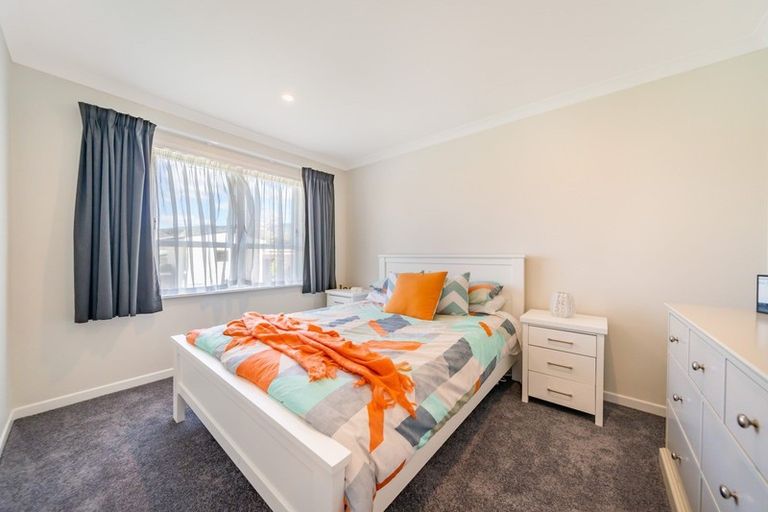 Photo of property in 18 Charles Street, Clouston Park, Upper Hutt, 5018