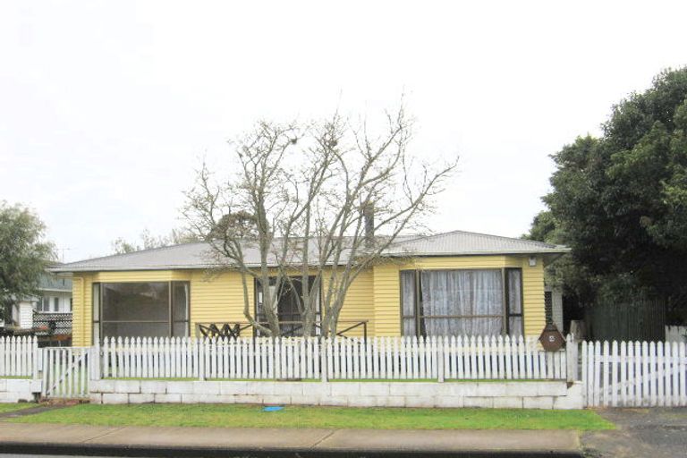 Photo of property in 4 Mcentee Street, Papakura, 2110