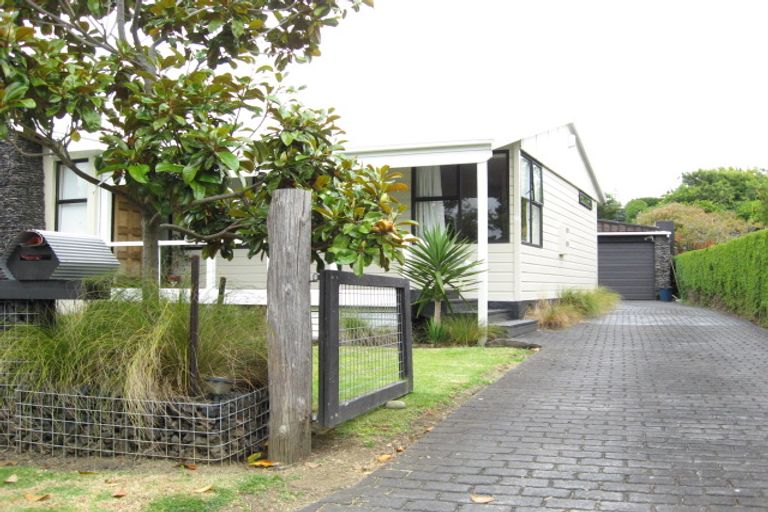 Photo of property in 18 Sullivan Avenue, Mangere Bridge, Auckland, 2022