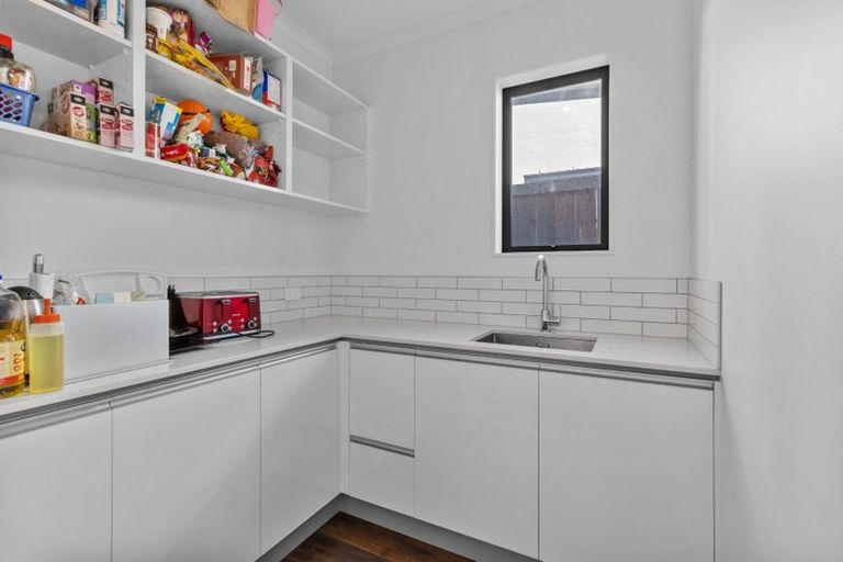 Photo of property in 10 Onekura Street, Red Beach, 0932
