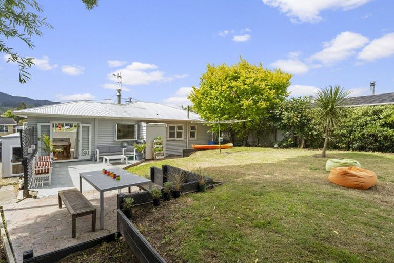 Photo of property in 1 Goldsborough Avenue, Raumati Beach, Paraparaumu, 5032