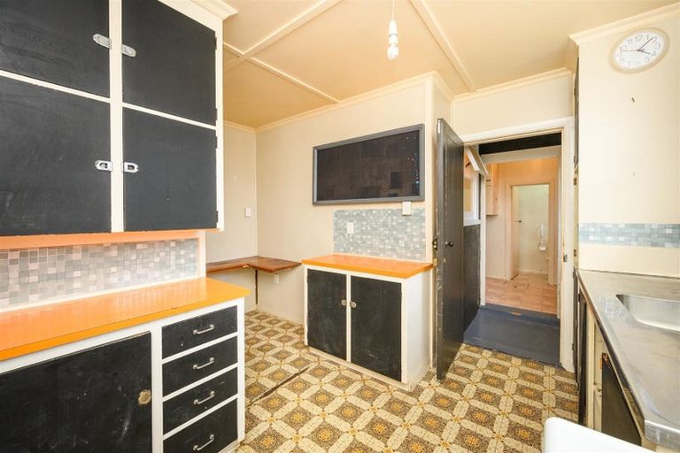 Photo of property in 32 Follett Street, Marton, 4710