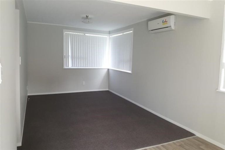 Photo of property in 132 Chichester Drive, Rosehill, Papakura, 2113