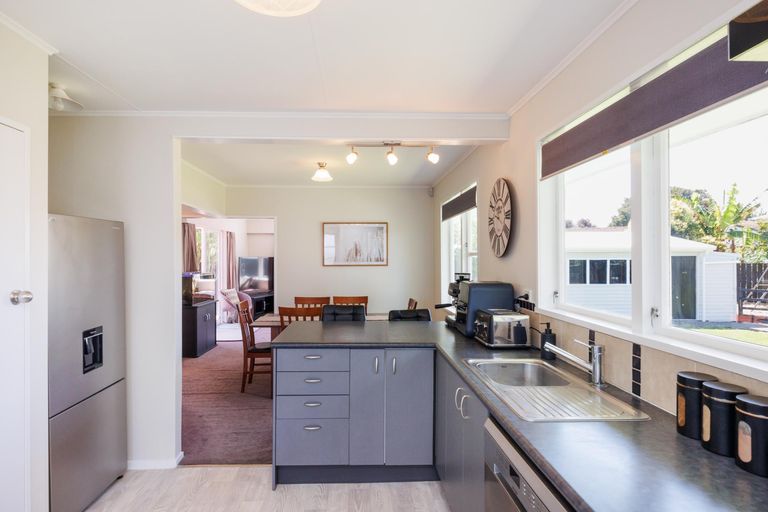 Photo of property in 14 Motuoapa Place, Kelvin Grove, Palmerston North, 4414