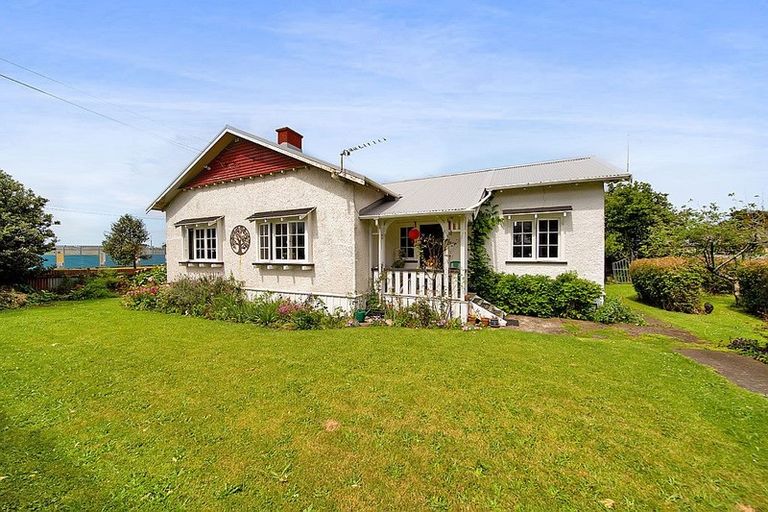 Photo of property in 21 Egmont Street, Patea, 4520