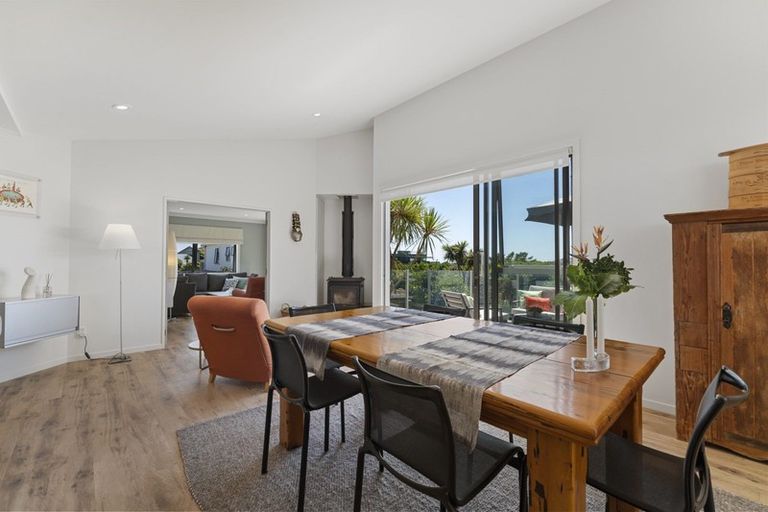 Photo of property in 155 Field Way, Waikanae Beach, Waikanae, 5036