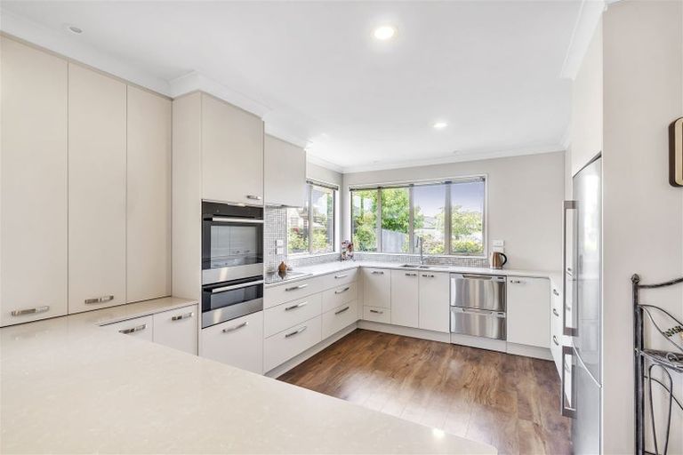 Photo of property in 8 Dunvegan Place, Harewood, Christchurch, 8051