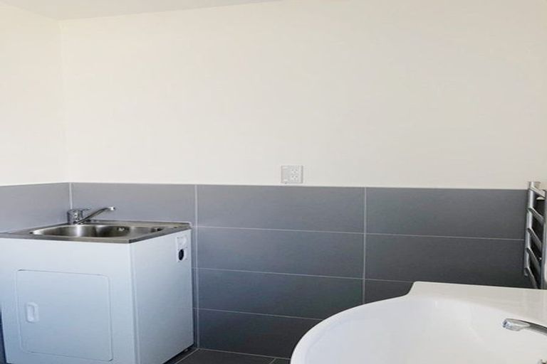 Photo of property in 17 Preston Avenue, Henderson, Auckland, 0610