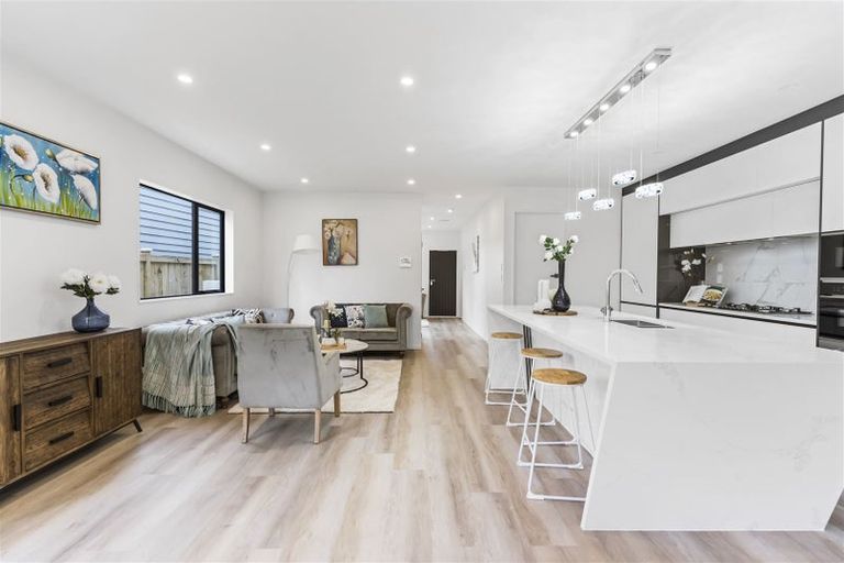 Photo of property in 48 Elevation Street, Flat Bush, Auckland, 2019