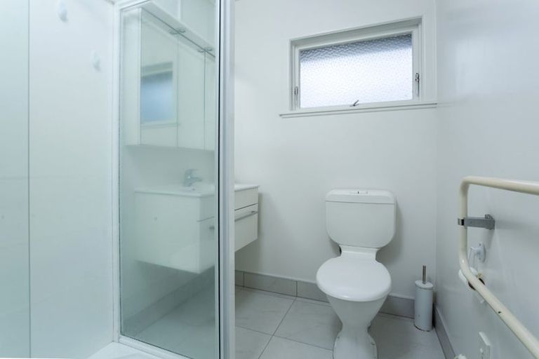 Photo of property in 1/18 Evelyn Place, Hillcrest, Auckland, 0627