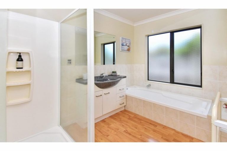 Photo of property in 26 Norm Pellow Drive, Manurewa, Auckland, 2105