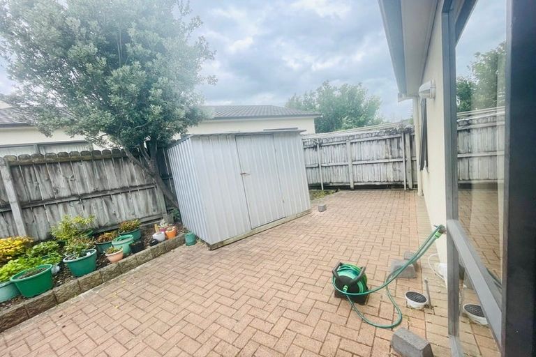 Photo of property in 64 Tiger Drive, Golflands, Auckland, 2013
