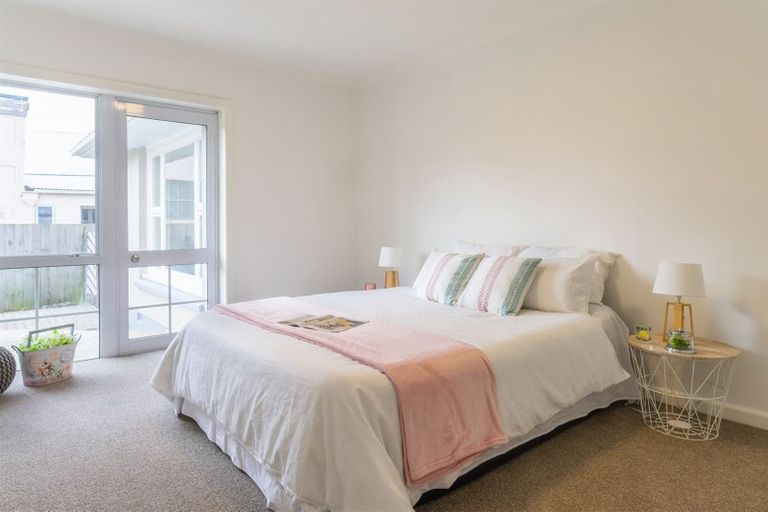 Photo of property in 27 Middlepark Road, Sockburn, Christchurch, 8042