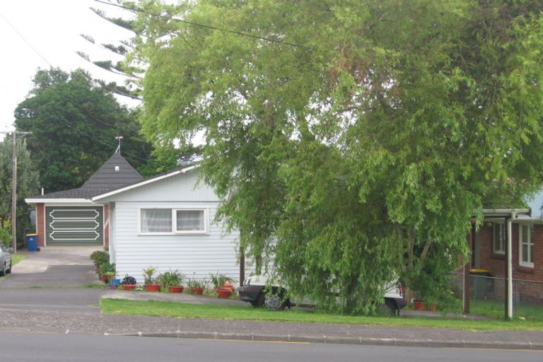 Photo of property in 1/8 Kaipatiki Road, Glenfield, Auckland, 0629