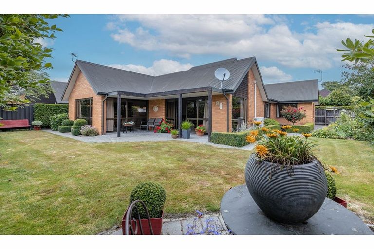 Photo of property in 2/35 Glenburn Place, Avonhead, Christchurch, 8042