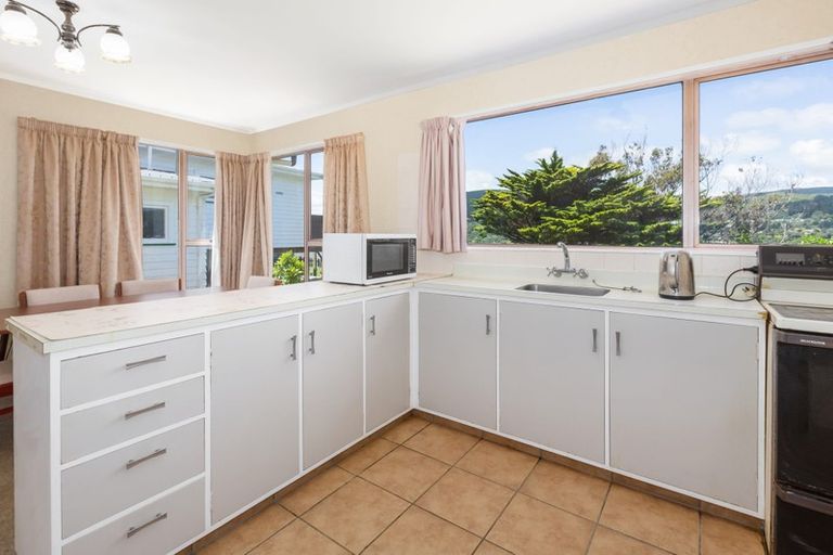 Photo of property in 71 Fyvie Avenue, Tawa, Wellington, 5028