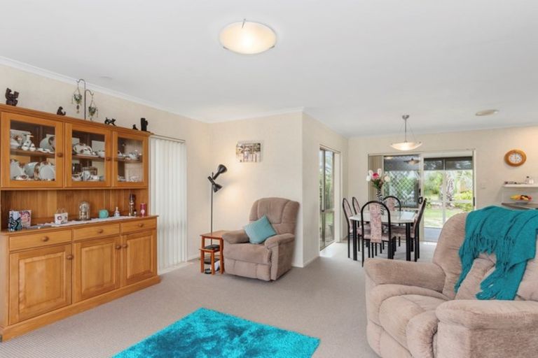 Photo of property in 32 Mcleod Place, Papamoa Beach, Papamoa, 3118