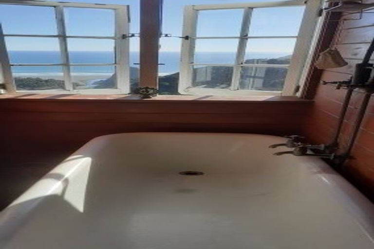 Photo of property in 122 Lone Kauri Road, Karekare, New Lynn, 0772