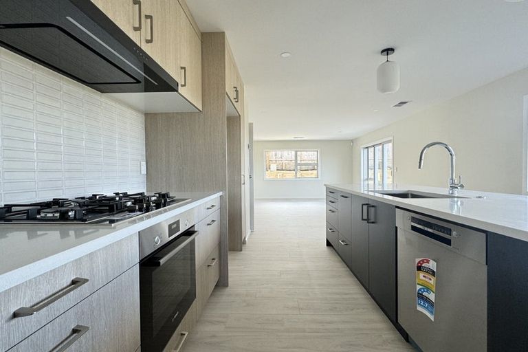 Photo of property in 70 Farnworth Terrace, Glenside, Wellington, 6037