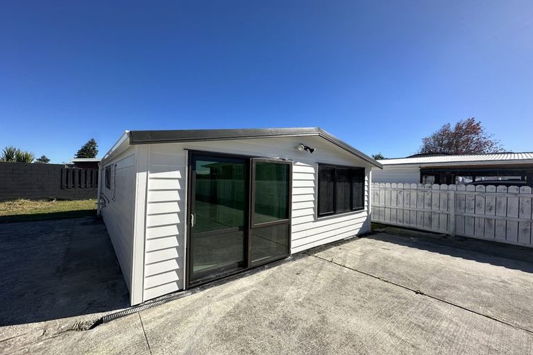 Photo of property in 4 Convair Crescent, Mangere, Auckland, 2022
