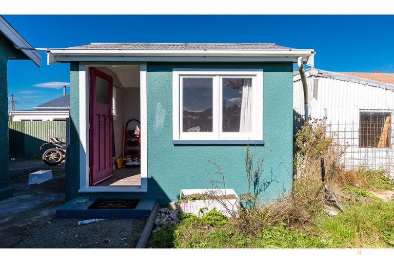 Photo of property in 1 Maude Street, Waimate, 7924