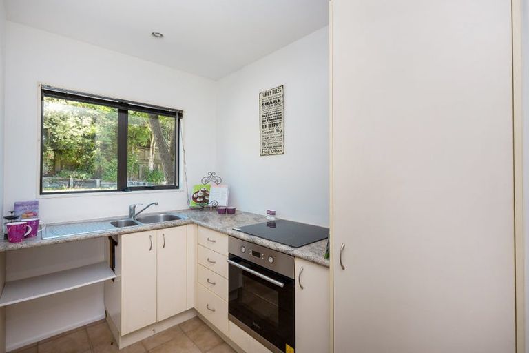 Photo of property in 9/44 Fields Parade, Oteha, Auckland, 0632